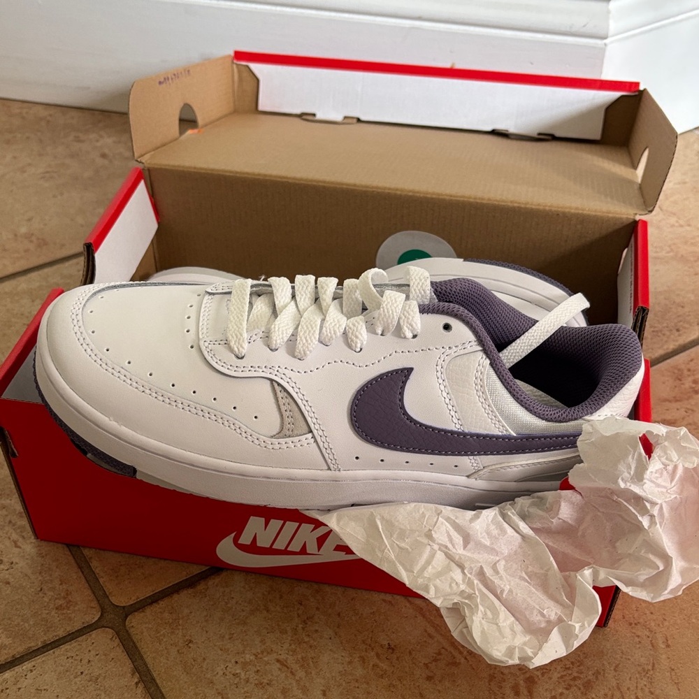 Nike Women's Gamma Force White and Purple Sneakers